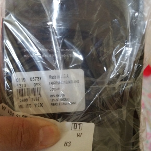 EXPRESS BODY SHAPING SHEER PANTYHOSE - Picture 3 of 5